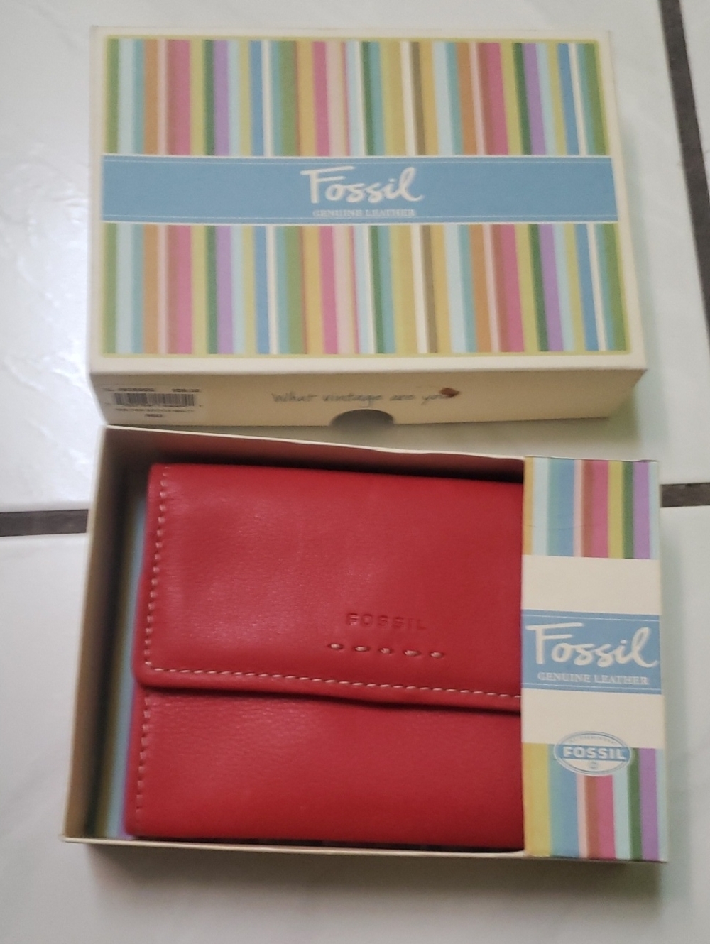Brand new "Fossil" red leather compact bifold wallet